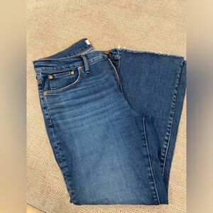 Madewell - Super flattering - Kick Out Crop Jeans - 26in inseam - Raw Hem - EUC